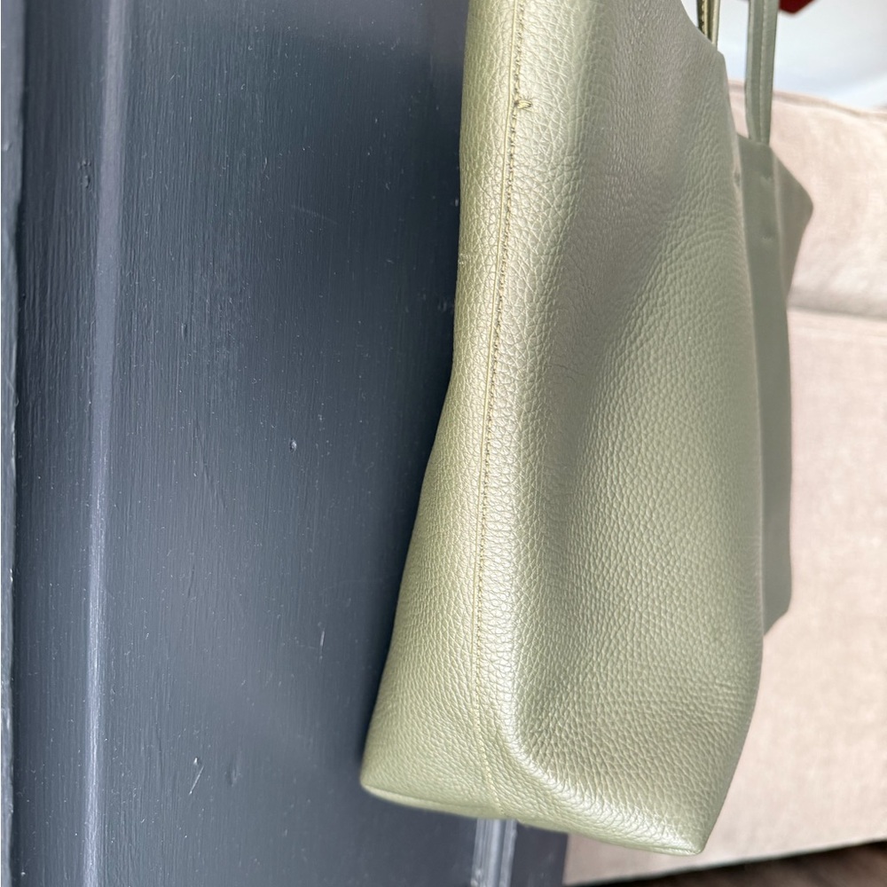 Cuyana Easy Tote in “Dark Olive” - Picture 6 of 9